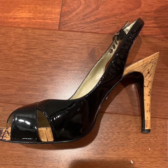 Guess Sz 9 black patent heels - Picture 6 of 7
